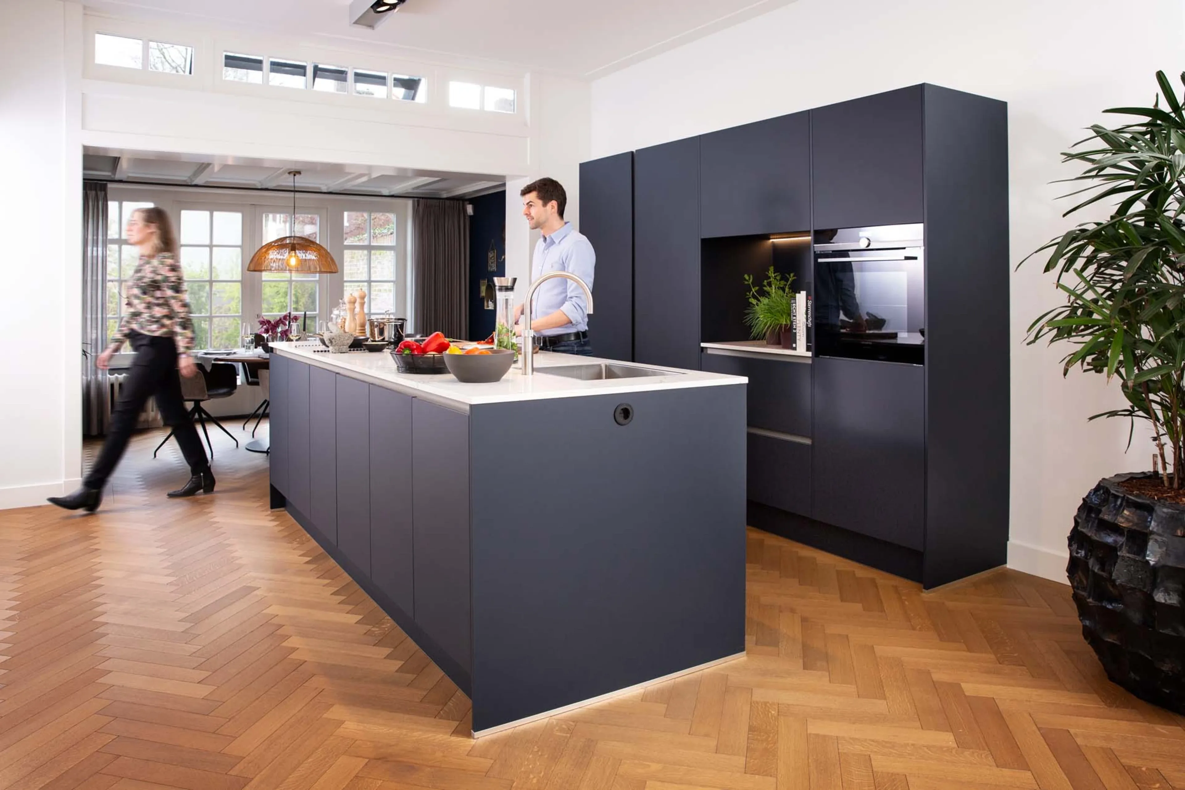 Blauwe keuken met kookeiland ASWA Keukens